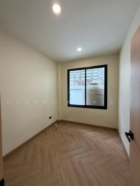 Newly renovated detached house in the heart of Chokchai 4, Bangkok, , Lat Phrao, Bangkok, 4 Bedrooms, 290 sqm, Single Detached House For Sale, by Connex Property, 500455643 - DDproperty.com