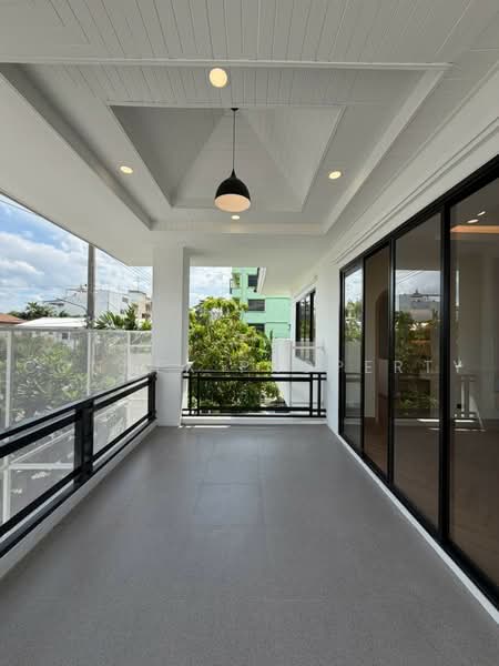 Newly renovated detached house in the heart of Chokchai 4, Bangkok, , Lat Phrao, Bangkok, 4 Bedrooms, 290 sqm, Single Detached House For Sale, by Connex Property, 500455643 - DDproperty.com