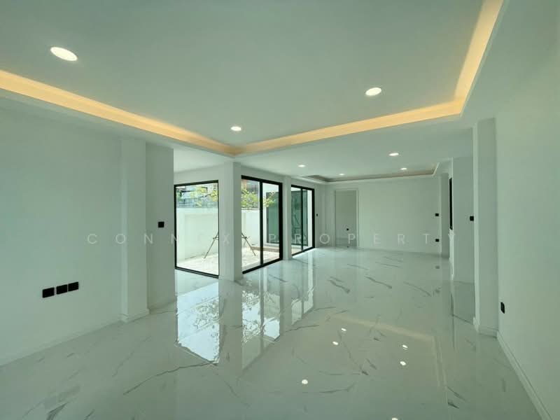 For Sale: Newly Renovated 2-Storey Detached House in Modern Classic Style Ratchada 42 – Phaholyothin, Bangkok, , Chan Kasem, Chatuchak, Bangkok, 4 Bedrooms, 250 sqm, Single Detached House For Sale, by Connex Property, 500455644 - DDproperty.com