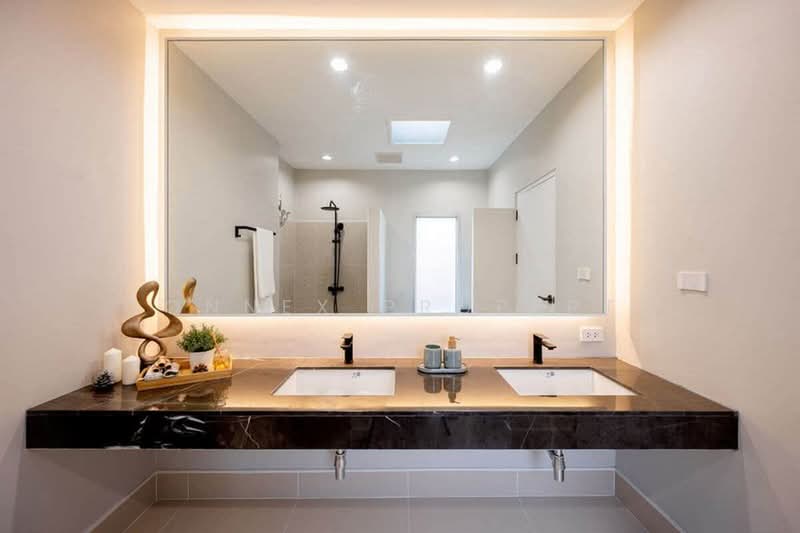 Home office near Mo Chit–Chatuchak, just 300 meters from Vibhavadi Road, Bangkok, , Jom Phon, Chatuchak, Bangkok, 5 Bedrooms, 376 sqm, Single Detached House For Sale, by Connex Property, 500455650 - DDproperty.com