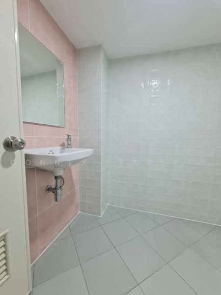 | 3-story townhome, Soi Inthamara 35, Bangkok, , Din Daeng, Bangkok, 4 Bedrooms, 120 sqm, Townhouse For Sale, by Connex Property, 500455694 - DDproperty.com