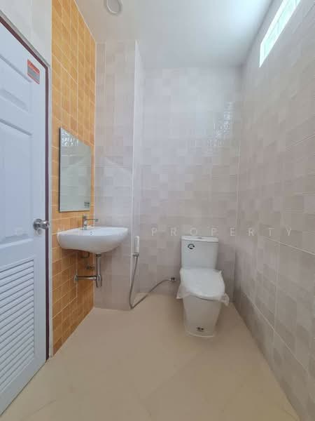 | 3-story townhome, Soi Inthamara 35, Bangkok, , Din Daeng, Bangkok, 4 Bedrooms, 120 sqm, Townhouse For Sale, by Connex Property, 500455694 - DDproperty.com