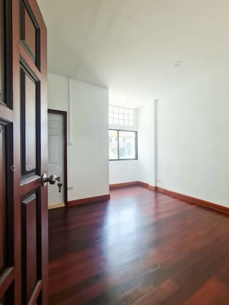 | 3-story townhome, Soi Inthamara 35, Bangkok, , Din Daeng, Bangkok, 4 Bedrooms, 120 sqm, Townhouse For Sale, by Connex Property, 500455694 - DDproperty.com