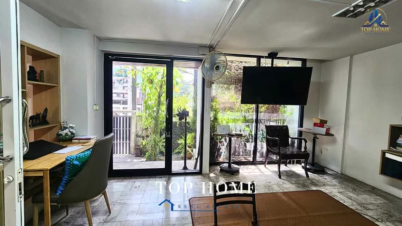 ขายด่วน ทาวน์โฮม 3 ชั้นขนาดใหญ่ ลาดพร้าว 101 ซอย 5, กรุงเทพ, คลองเจ้าคุณสิงห์, วังทองหลาง, กรุงเทพ, 650 ตร.ม., ทาวน์เฮ้าส์ ขาย, โดย คุณเเจง, 500455755 - DDproperty.com
