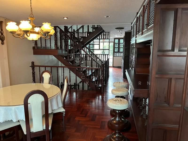 3-BR Townhouse, Bangkok, Silom, Bang Rak, Bangkok, 3 Bedrooms, 400 sqm, Townhouse For Rent, by Vichai Annavakulthorn, 500455803 - DDproperty.com
