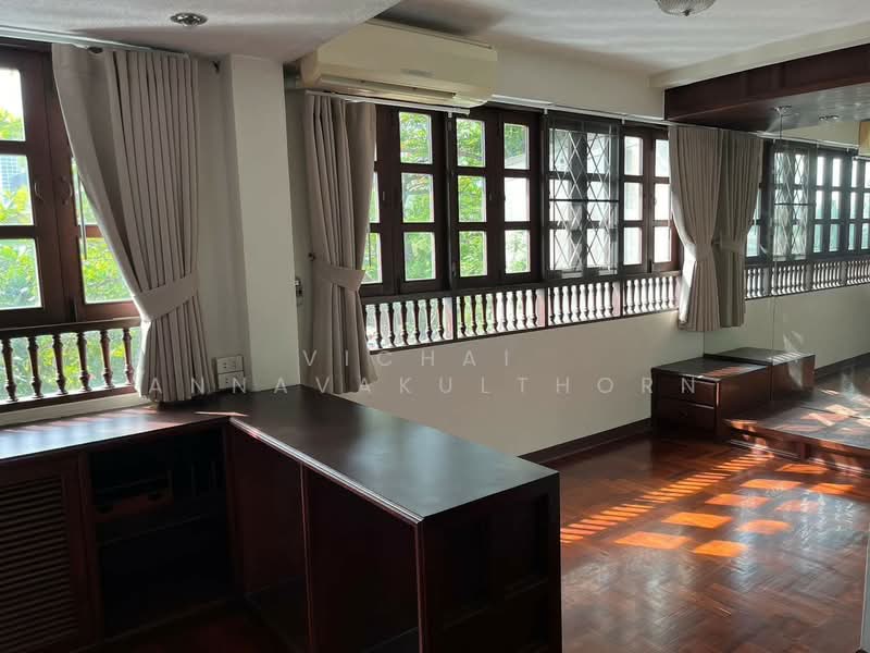 3-BR Townhouse, Bangkok, Silom, Bang Rak, Bangkok, 3 Bedrooms, 400 sqm, Townhouse For Rent, by Vichai Annavakulthorn, 500455803 - DDproperty.com
