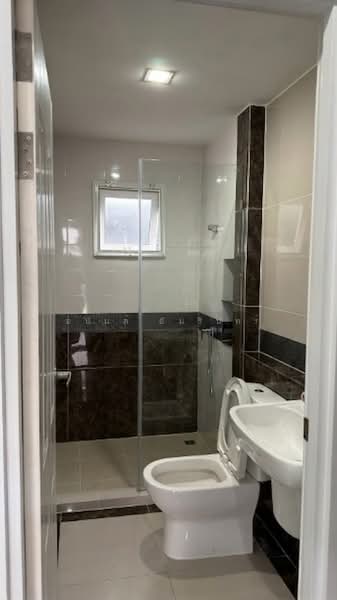 For Rent House 35.70 sq.wah, Golden Neo Ramintra-Wongwaen Village, near Synphaet Hospital, Bangkok, Ram Inthra, Khan Na Yao, Bangkok, 4 Bedrooms, 136 sqm, Single Detached House For Rent, by อนันต์ อัมรินทร์, 500455855 - DDproperty.com