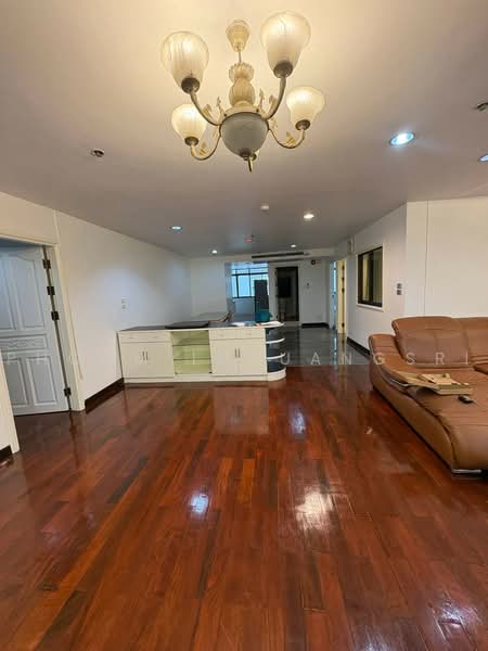 Crystal Garden, Bangkok, 217 Sukhumvit 4 Alley, Khlong Toei, Bangkok, 2 Bedrooms, 120 sqm, Condo For Rent, by Phoom Imruangsri, 500455910 - DDproperty.com
