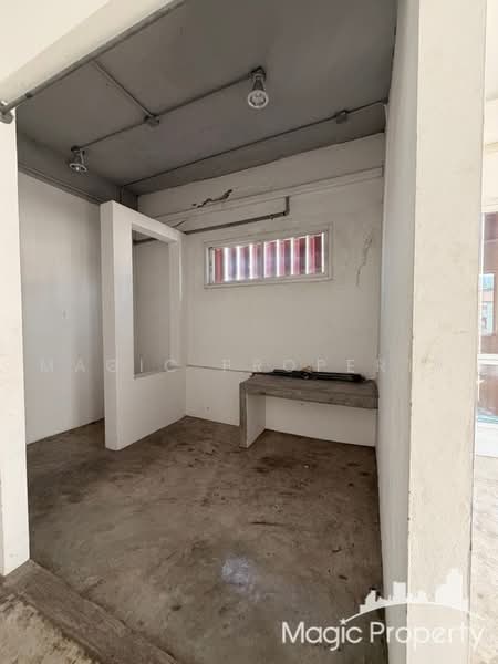 Home Office For Rent in Soi Phetchaburi 47, Bangkok, Bang Kapi, Huai Khwang, Bangkok, , 750 sqm, Shophouse For Rent, by Magic Property, 500456224 - DDproperty.com