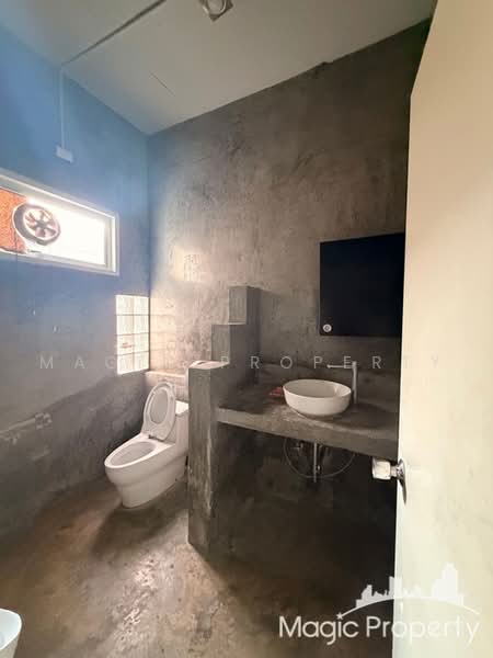 Home Office For Rent in Soi Phetchaburi 47, Bangkok, Bang Kapi, Huai Khwang, Bangkok, , 750 sqm, Shophouse For Rent, by Magic Property, 500456224 - DDproperty.com