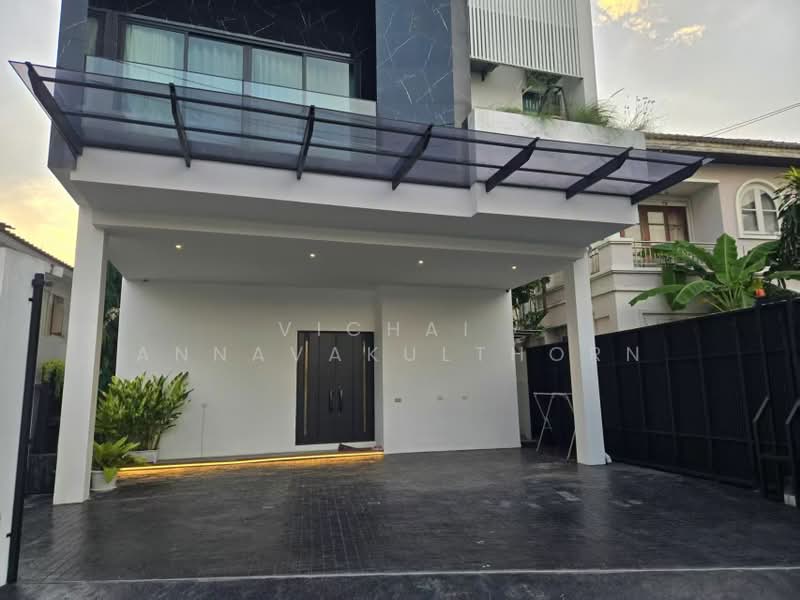 4-BR Villa, Bangkok, Phra Kanong Nua, Watthana, Bangkok, 4 Bedrooms, 550 sqm, Villa For Rent, by Vichai Annavakulthorn, 500456319 - DDproperty.com