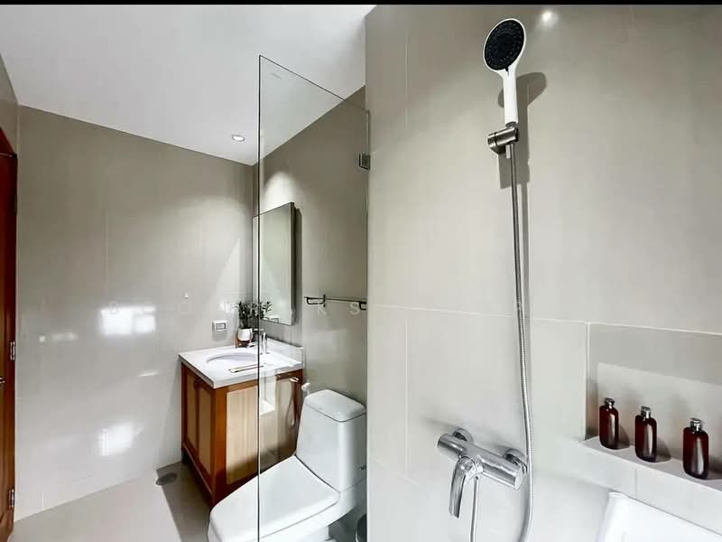The Emporio Place, Bangkok, 93 Soi Sukhumvit 24, Sukhumvit Road, Khong Tan, Khlong Toei, Bangkok, 2 Bedrooms, 105 sqm, Condo For Rent, by Boonraksa Sopak, 500456376 - DDproperty.com