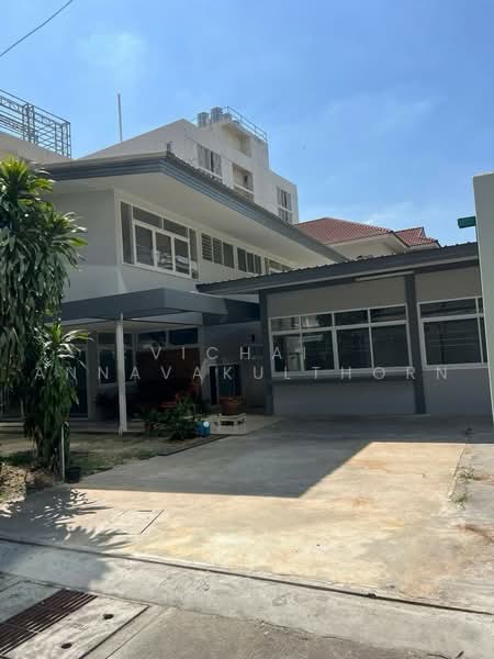 2-BR House, Bangkok, Yan Nawa, Sathon, Bangkok, 2 Bedrooms, 200 sqm, Single Detached House For Rent, by Vichai Annavakulthorn, 500456430 - DDproperty.com