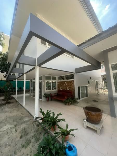 2-BR House, Bangkok, Yan Nawa, Sathon, Bangkok, 2 Bedrooms, 200 sqm, Single Detached House For Rent, by Vichai Annavakulthorn, 500456430 - DDproperty.com