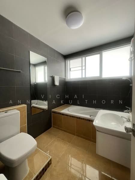 2-BR House, Bangkok, Yan Nawa, Sathon, Bangkok, 2 Bedrooms, 200 sqm, Single Detached House For Rent, by Vichai Annavakulthorn, 500456430 - DDproperty.com