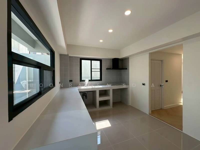 3-BR Townhouse, Bangkok, Lat Phrao, Bangkok, 3 Bedrooms, 204 sqm, Townhouse For Rent, by Boonraksa Sopak, 500456554 - DDproperty.com