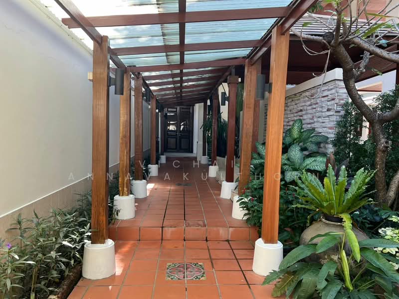4-BR Villa, Bangkok, Phra Kanong Nua, Watthana, Bangkok, 4 Bedrooms, 620 sqm, Villa For Rent, by Vichai Annavakulthorn, 500456585 - DDproperty.com