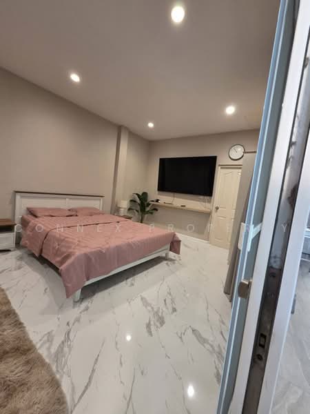 Vararom Premium Watcharapol-Chatu Chot, Bangkok, Chatuchot Road, O-Ngoen, Sai Mai, Bangkok, 6 Bedrooms, 1,000 sqm, Single Detached House For Rent, by Connex Property, 500456742 - DDproperty.com