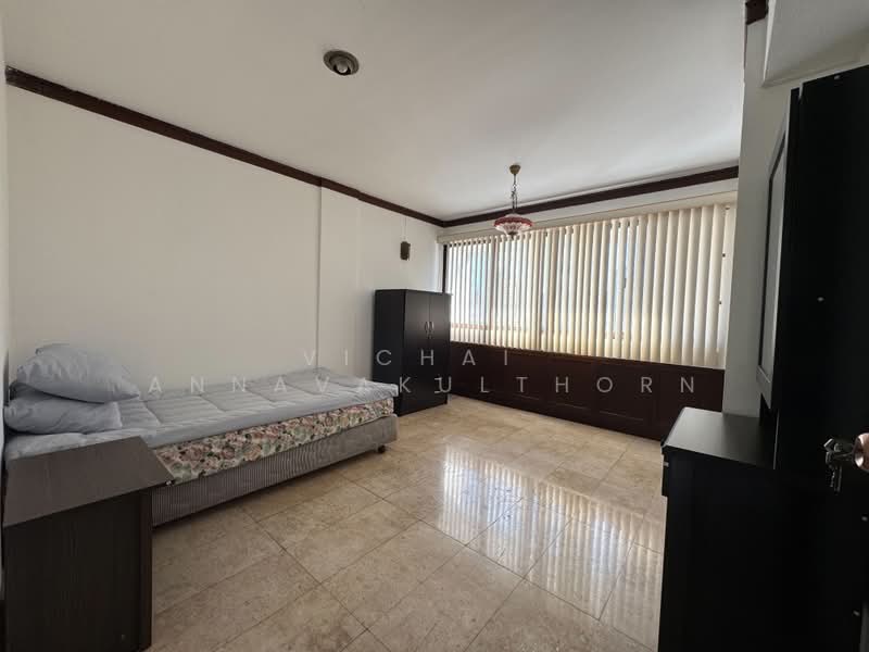 Yada Residential, Bangkok, 16 Phrom Sak Alley, Khlong Tan Nua, Watthana, Bangkok, 3 Bedrooms, 150 sqm, Condo For Rent, by Vichai Annavakulthorn, 500456812 - DDproperty.com