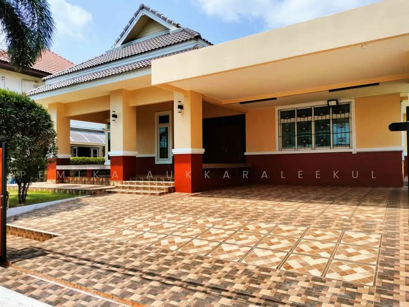 3-BR House, Bangkok, Bang Waek, Phasi Charoen, Bangkok, 3 Bedrooms, 150 sqm, Single Detached House For Sale, by Pemika Aukkaraleekul, 500456909 - DDproperty.com