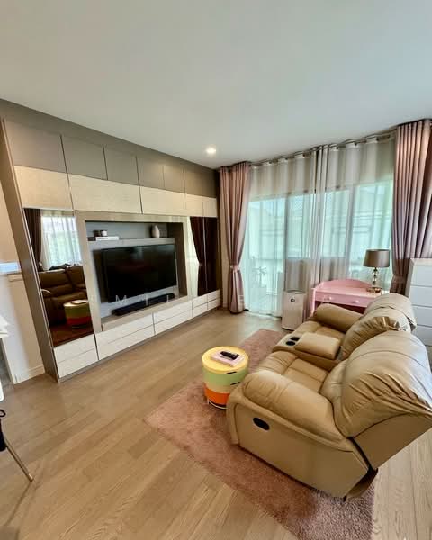 undefined, Bangkok, Bang Khun Sri, Bangkok Noi, Bangkok, 4 Bedrooms, 245 sqm, Single Detached House For Sale, by Emily Bada, 500457032 - DDproperty.com