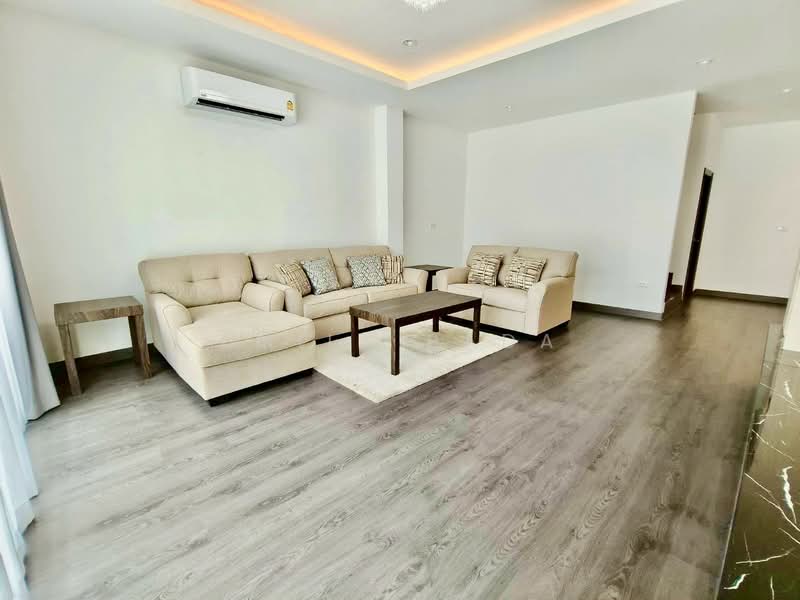 4-BR House, Bangkok, Phra Kanong Nua, Watthana, Bangkok, 4 Bedrooms, 330 sqm, Single Detached House For Rent, by Emily Bada, 500457134 - DDproperty.com