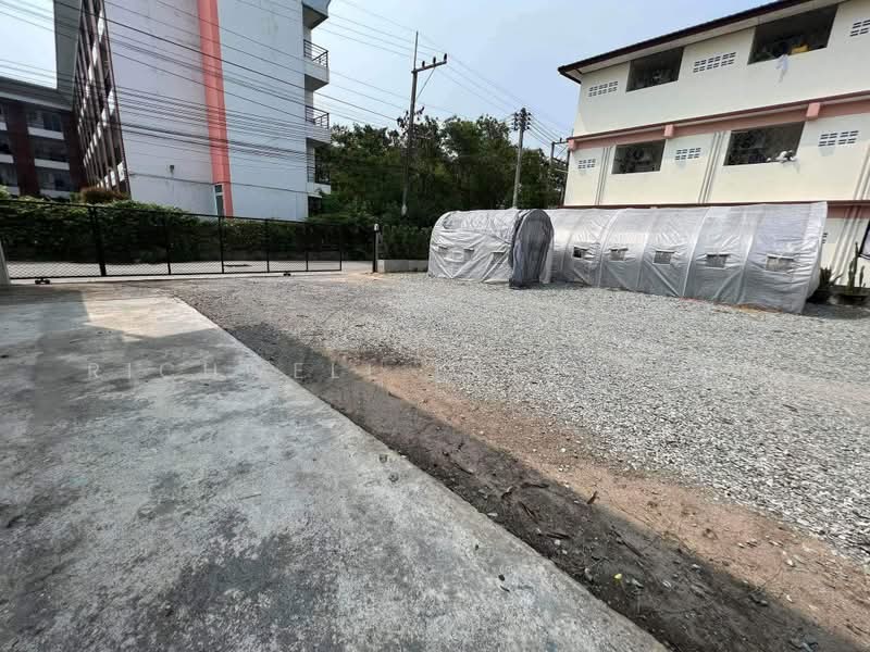 ขายอพาร์ทเม้นท์พร้อมที่ดิน ทำเลทองในซอยร้อยห้อง บ่อวิน – ศรีราชา ติดแหล่งชุมชนเหมาะลงทุนต่อยอดทันที!, ชลบุรี, บ่อวิน, ศรีราชา, ชลบุรี, 1,000 ตร.ม., กิจการ ขาย, โดย RICHWELL INTERPLUS, 500457232 - DDproperty.com