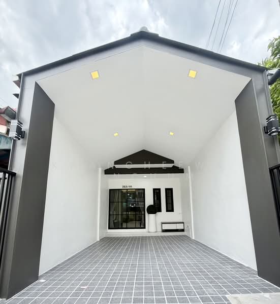 Poonsinh Thani 3, Bangkok, Rat Phatthana Road, Khlong Song Ton Nun, Lat Krabang, Bangkok, 2 Bedrooms, 75 sqm, Townhouse For Sale, by Kwancheewa Yenchum, 500457255 - DDproperty.com