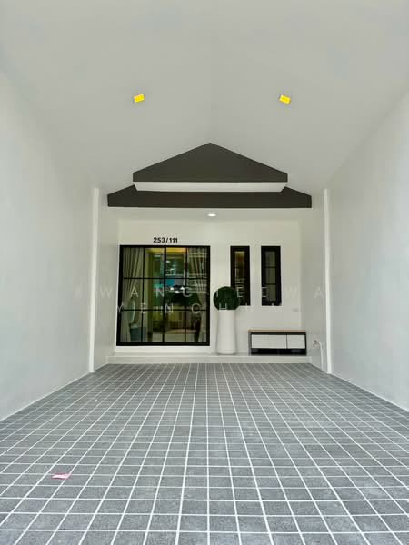 Poonsinh Thani 3, Bangkok, Rat Phatthana Road, Khlong Song Ton Nun, Lat Krabang, Bangkok, 2 Bedrooms, 75 sqm, Townhouse For Sale, by Kwancheewa Yenchum, 500457255 - DDproperty.com
