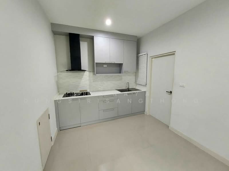 Baan Klang Muang Ladprao 101 Station, Bangkok, Soi Ladprao 101 Yeak 42, Khlong Chan, Bang Kapi, Bangkok, 4 Bedrooms, 200 sqm, Townhouse For Rent, by Trinnaya Dungsirisangthong, 500457375 - DDproperty.com