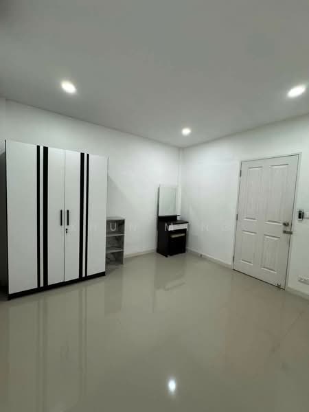 ให้เช่าทาวน์เฮาส์ 2 ชั้น + ดาดฟ้า สุขุมวิท 81 ใกล้ BTS อ่อนนุช เพียง 400 เมตร (SPSMG120), กรุงเทพ, สุขุมวิท 81, บางจาก, พระโขนง, กรุงเทพ, 140 ตร.ม., ทาวน์เฮ้าส์ ให้เช่า, โดย Khun Ming, 500457443 - DDproperty.com