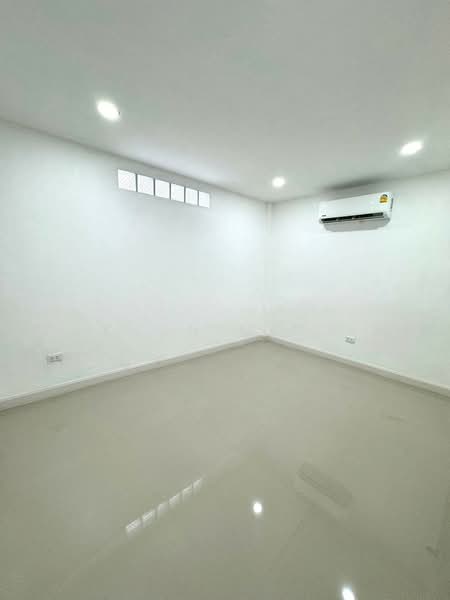 Townhouse for Rent | Sukhumvit 81 | Only 400 m. to BTS On Nut(SPSMG120), Bangkok, สุขุมวิท 81, Bang Chak, Phra Khanong, Bangkok, 2 Bedrooms, 140 sqm, Townhouse For Rent, by Khun Ming, 500457443 - DDproperty.com