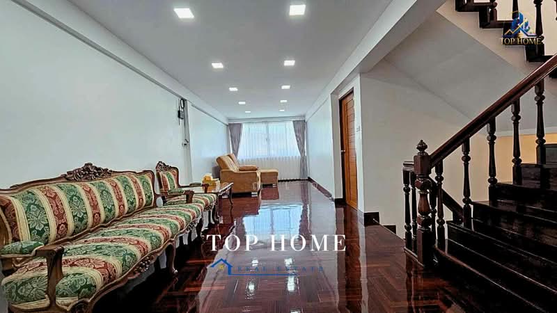 ขายด่วน! ทาวน์โฮม 3.5 ชั้น รีโนเวทใหม่ทั้งหลัง ซอยสาธุประดิษฐ์ 40 ทำเลกลางเมือง พร้อมเข้าอยู่, Bangkok, Bang Pong Pang, Yan Nawa, Bangkok, 5 Bedrooms, 220 sqm, Townhouse For Sale, by คุณเจ, 500457527 - DDproperty.com
