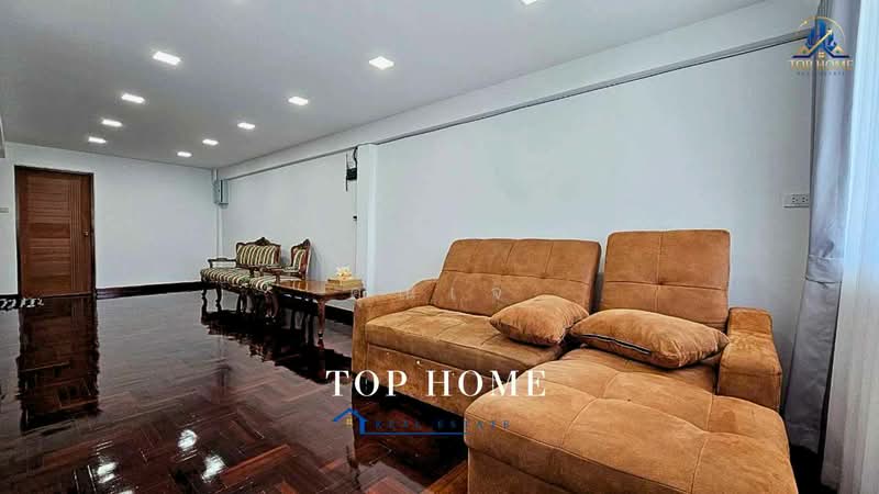 ขายด่วน! ทาวน์โฮม 3.5 ชั้น รีโนเวทใหม่ทั้งหลัง ซอยสาธุประดิษฐ์ 40 ทำเลกลางเมือง พร้อมเข้าอยู่, Bangkok, Bang Pong Pang, Yan Nawa, Bangkok, 5 Bedrooms, 220 sqm, Townhouse For Sale, by คุณเจ, 500457527 - DDproperty.com