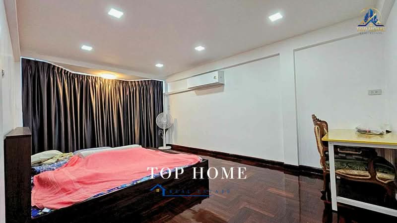 ขายด่วน! ทาวน์โฮม 3.5 ชั้น รีโนเวทใหม่ทั้งหลัง ซอยสาธุประดิษฐ์ 40 ทำเลกลางเมือง พร้อมเข้าอยู่, Bangkok, Bang Pong Pang, Yan Nawa, Bangkok, 5 Bedrooms, 220 sqm, Townhouse For Sale, by คุณเจ, 500457527 - DDproperty.com