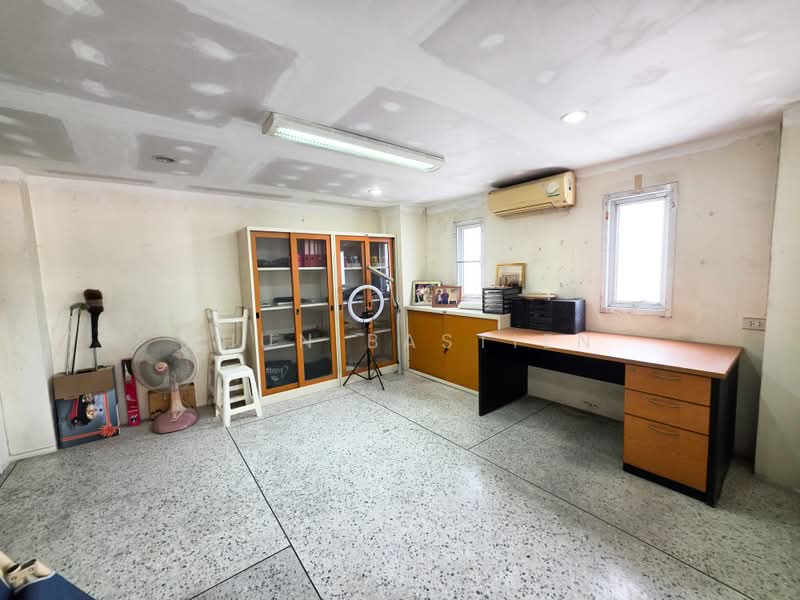 Corner commercial building on Luang Phaeng - Lat Krabang Road, Bangkok, หลวงแพ่ง, Khum Thong, Lat Krabang, Bangkok, , 320 sqm, Shophouse For Sale, by Khun Bastien, 500457535 - DDproperty.com