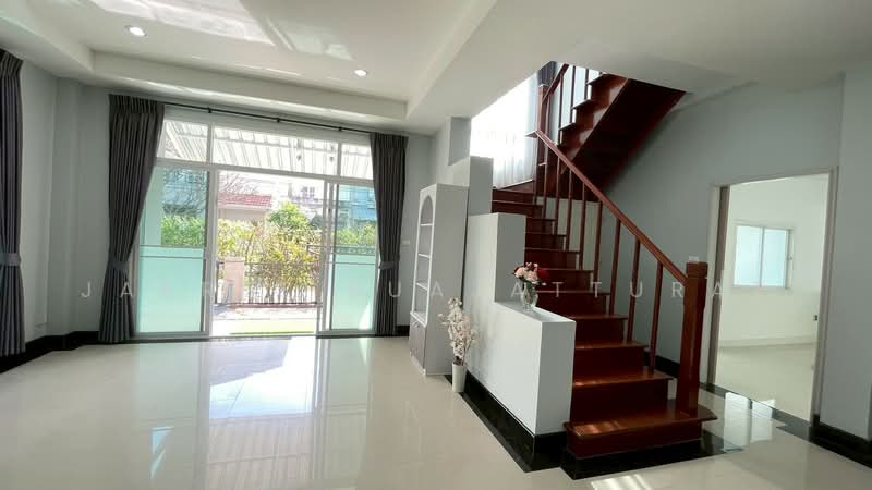 undefined, Bangkok, Chorake Bua, Lat Phrao, Bangkok, 4 Bedrooms, 160 sqm, Single Detached House For Rent, by Jakree Buajatturat, 500457582 - DDproperty.com