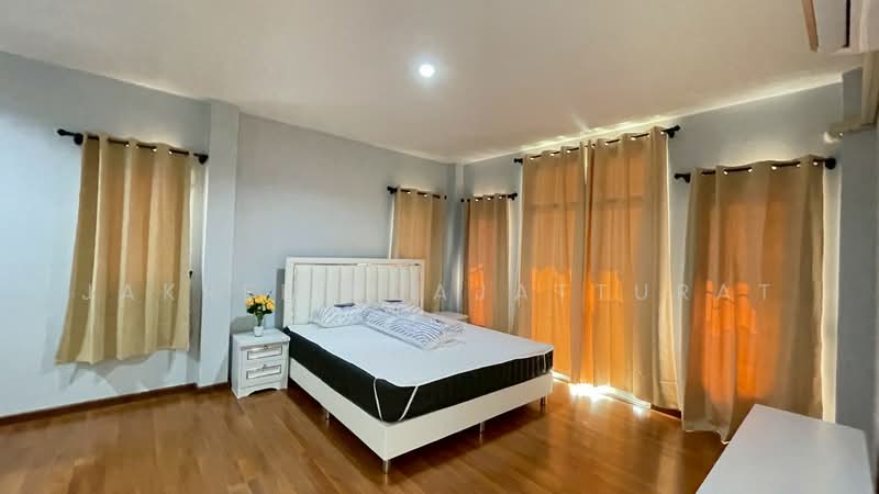 undefined, Bangkok, Chorake Bua, Lat Phrao, Bangkok, 4 Bedrooms, 160 sqm, Single Detached House For Rent, by Jakree Buajatturat, 500457582 - DDproperty.com