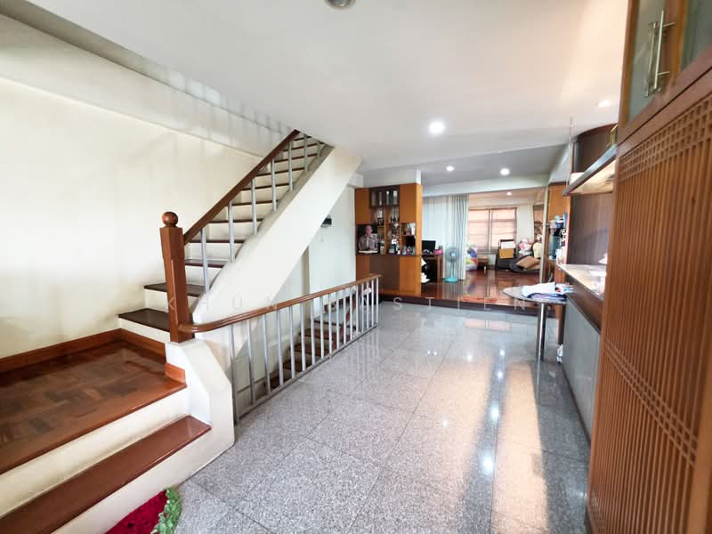 Corner commercial building on Luang Phaeng Lat Krabang Rd, Bangkok, หลวงแพ่ง, Khum Thong, Lat Krabang, Bangkok, 4 Bedrooms, 320 sqm, Semi-Detached House (Twin House) For Sale, by Khun Bastien, 500457635 - DDproperty.com