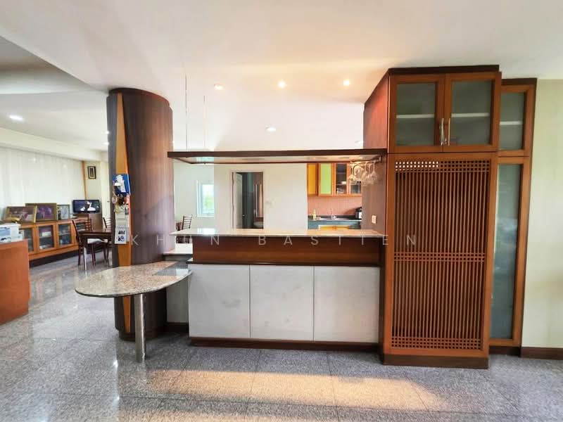 Corner commercial building on Luang Phaeng Lat Krabang Rd, Bangkok, หลวงแพ่ง, Khum Thong, Lat Krabang, Bangkok, 4 Bedrooms, 320 sqm, Semi-Detached House (Twin House) For Sale, by Khun Bastien, 500457635 - DDproperty.com