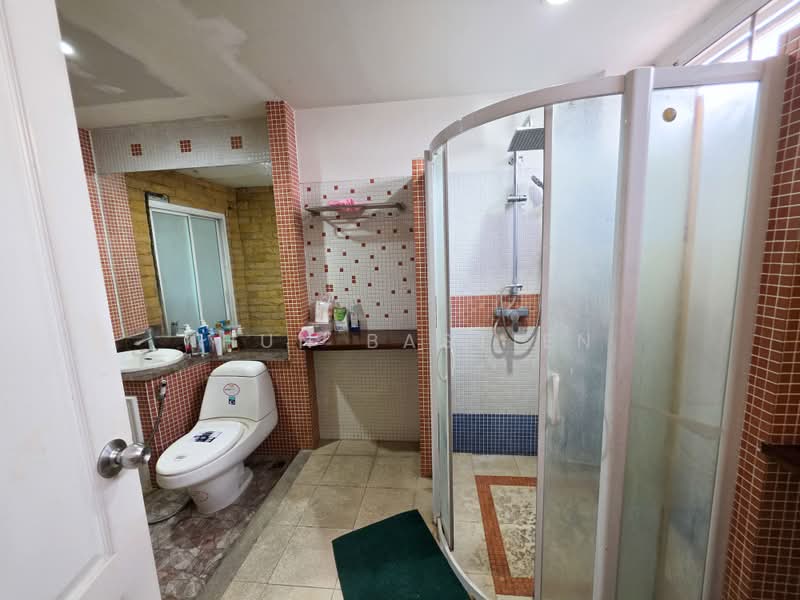 Corner commercial building on Luang Phaeng Lat Krabang Rd, Bangkok, หลวงแพ่ง, Khum Thong, Lat Krabang, Bangkok, 4 Bedrooms, 320 sqm, Semi-Detached House (Twin House) For Sale, by Khun Bastien, 500457635 - DDproperty.com
