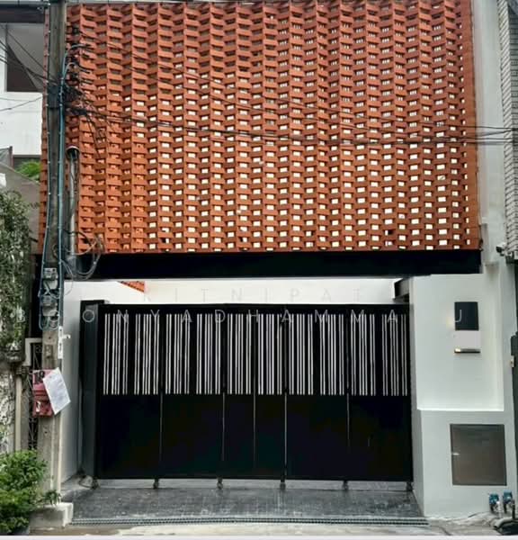 3-BR House, Bangkok, Khlong Tan Nua, Watthana, Bangkok, 3 Bedrooms, 400 sqm, Single Detached House For Rent, by Kitnipat Boonyadhammakul, 500457686 - DDproperty.com