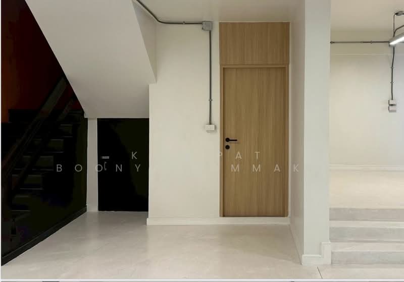 3-BR House, Bangkok, Khlong Tan Nua, Watthana, Bangkok, 3 Bedrooms, 400 sqm, Single Detached House For Rent, by Kitnipat Boonyadhammakul, 500457686 - DDproperty.com