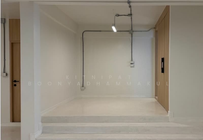 3-BR House, Bangkok, Khlong Tan Nua, Watthana, Bangkok, 3 Bedrooms, 400 sqm, Single Detached House For Rent, by Kitnipat Boonyadhammakul, 500457686 - DDproperty.com