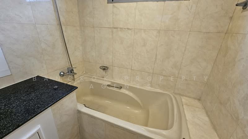Cosmo Villa, Bangkok, 33 ซอยสุขุมวิท 12 ถนนสุขุมวิท แขวง/เขตคลองเตย กทม., Khlong Toei, Bangkok, 3 Bedrooms, 250 sqm, Condo For Rent, by BANGKOK PROPERTY AGENTS, 500457743 - DDproperty.com