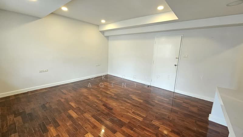 Cosmo Villa, Bangkok, 33 ซอยสุขุมวิท 12 ถนนสุขุมวิท แขวง/เขตคลองเตย กทม., Khlong Toei, Bangkok, 3 Bedrooms, 250 sqm, Condo For Rent, by BANGKOK PROPERTY AGENTS, 500457743 - DDproperty.com