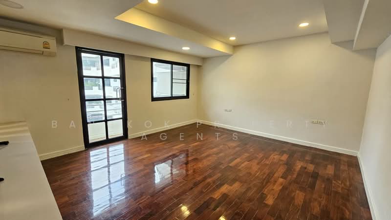 Cosmo Villa (คอสโม่ วิลล่า), กรุงเทพ, 33 ซอยสุขุมวิท 12 ถนนสุขุมวิท แขวง/เขตคลองเตย กทม., คลองเตย, กรุงเทพ, 250 ตร.ม., คอนโด ให้เช่า, โดย BANGKOK PROPERTY AGENTS, 500457743 - DDproperty.com