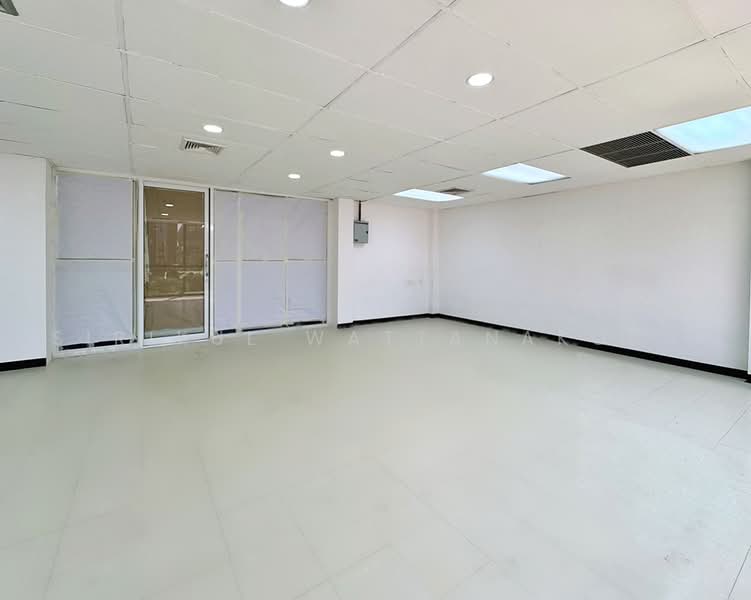 Office next to BTS Chidlom, air con 24hr, cafe and shops within the building, Bangkok, Lumphini, Pathum Wan, Bangkok, , 80 sqm, Office Space For Rent, by Sirikul Wattanakorn, 500457816 - DDproperty.com