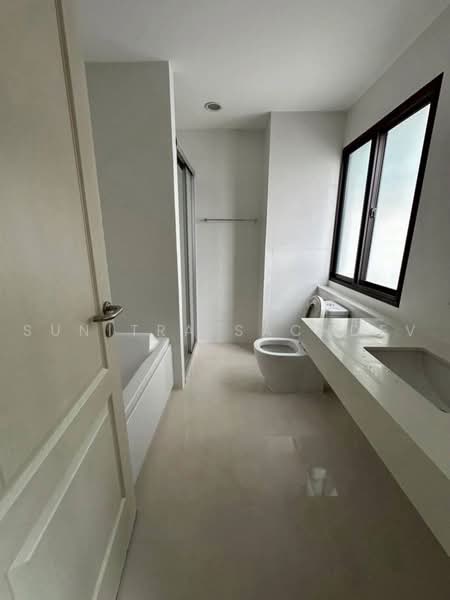 Baan Lumpini Suanluang Rama 9 Phase 2, Bangkok, Chaloem Phrakiat Rama 9 Road, Prawet, Bangkok, 5 Bedrooms, 310 sqm, Single Detached House For Rent, by Sunitra Sachdev, 500457840 - DDproperty.com