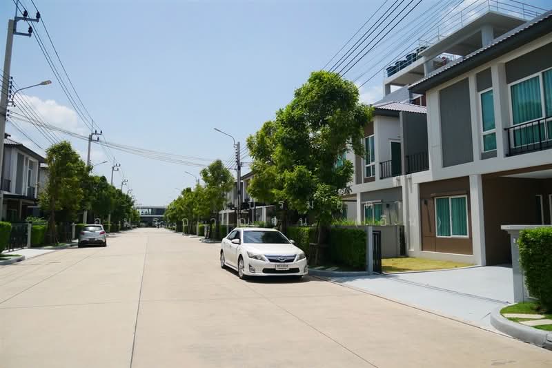 แกรนด์ พลีโน่ พระราม9-มอเตอร์เวย์ (Grande Pleno Rama 9-Motorway), Bangkok, ถนนพัฒนาชนบท4, Khlong Song Ton Nun, Lat Krabang, Bangkok, 4 Bedrooms, 180 sqm, Semi-Detached House (Twin House) For Sale, by คุณ เปรมยุดา อมรกาญจน์ (อิน), 500458026 - DDproperty.com